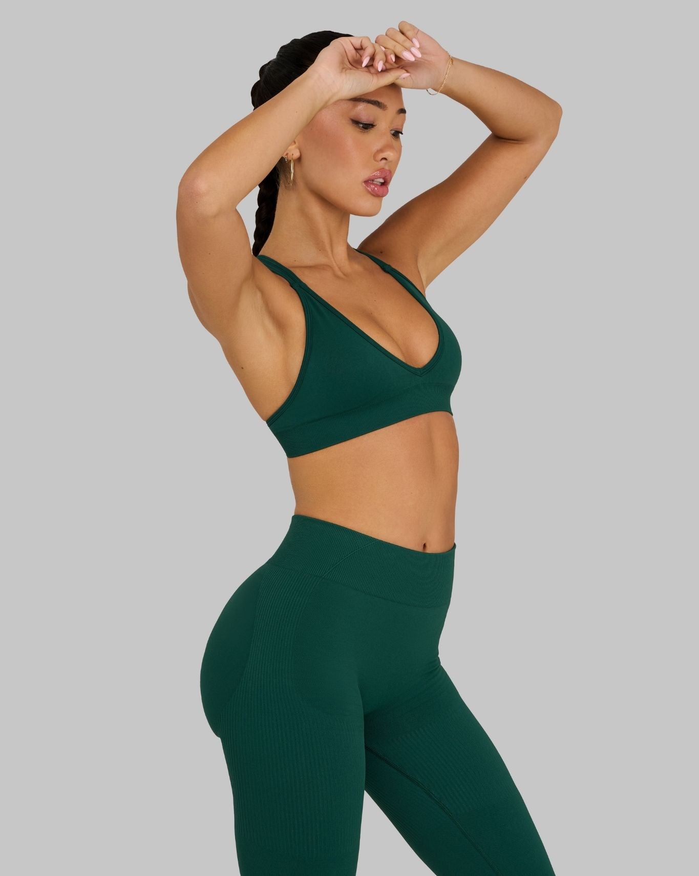 Elevate V-Neck Sculpt Seamless Bra | Pine Green