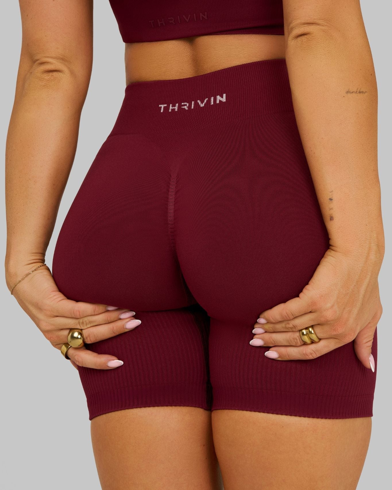 Elevate Ribbed Mid-Waisted Contour Shorts | Fine Wine