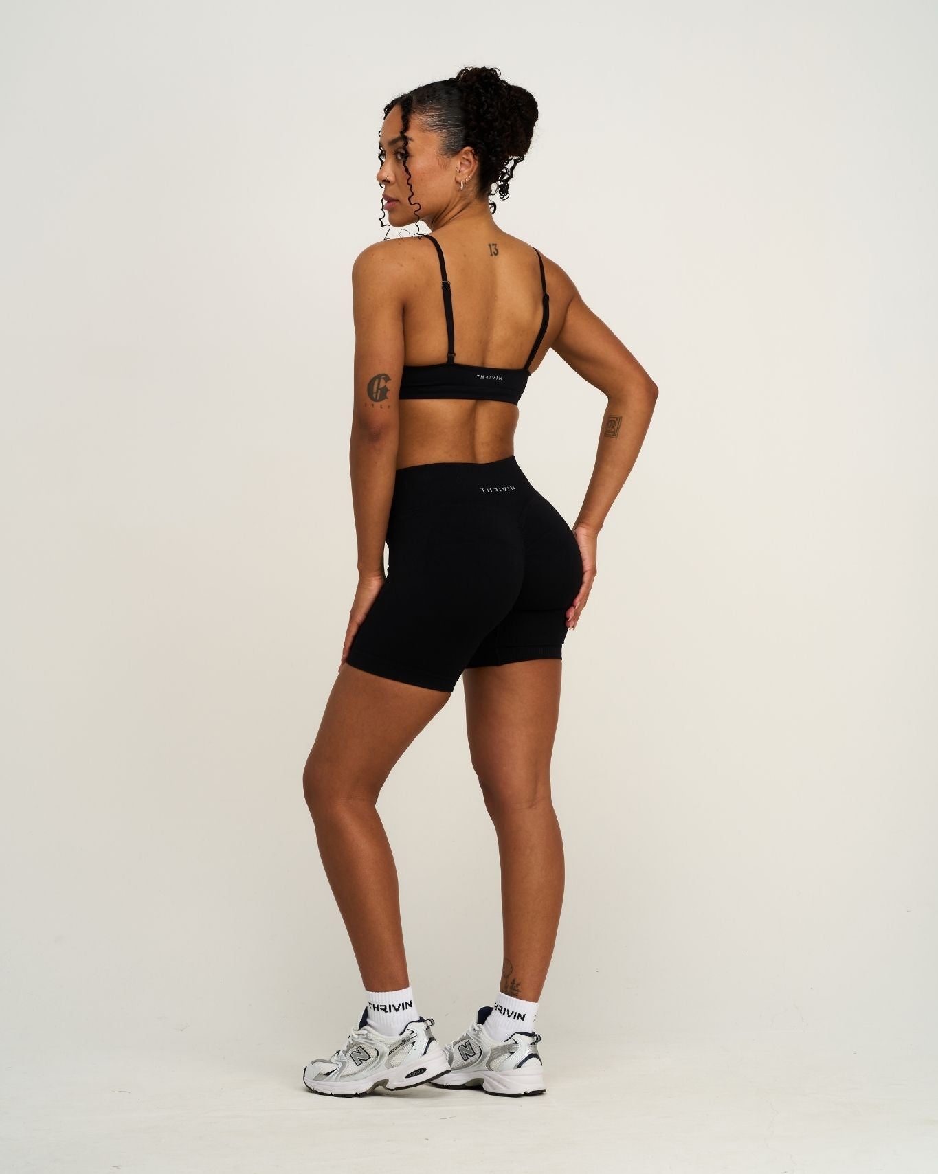 Elevate™ Sculpting Seamless Scoop Neck Bra | Night Black