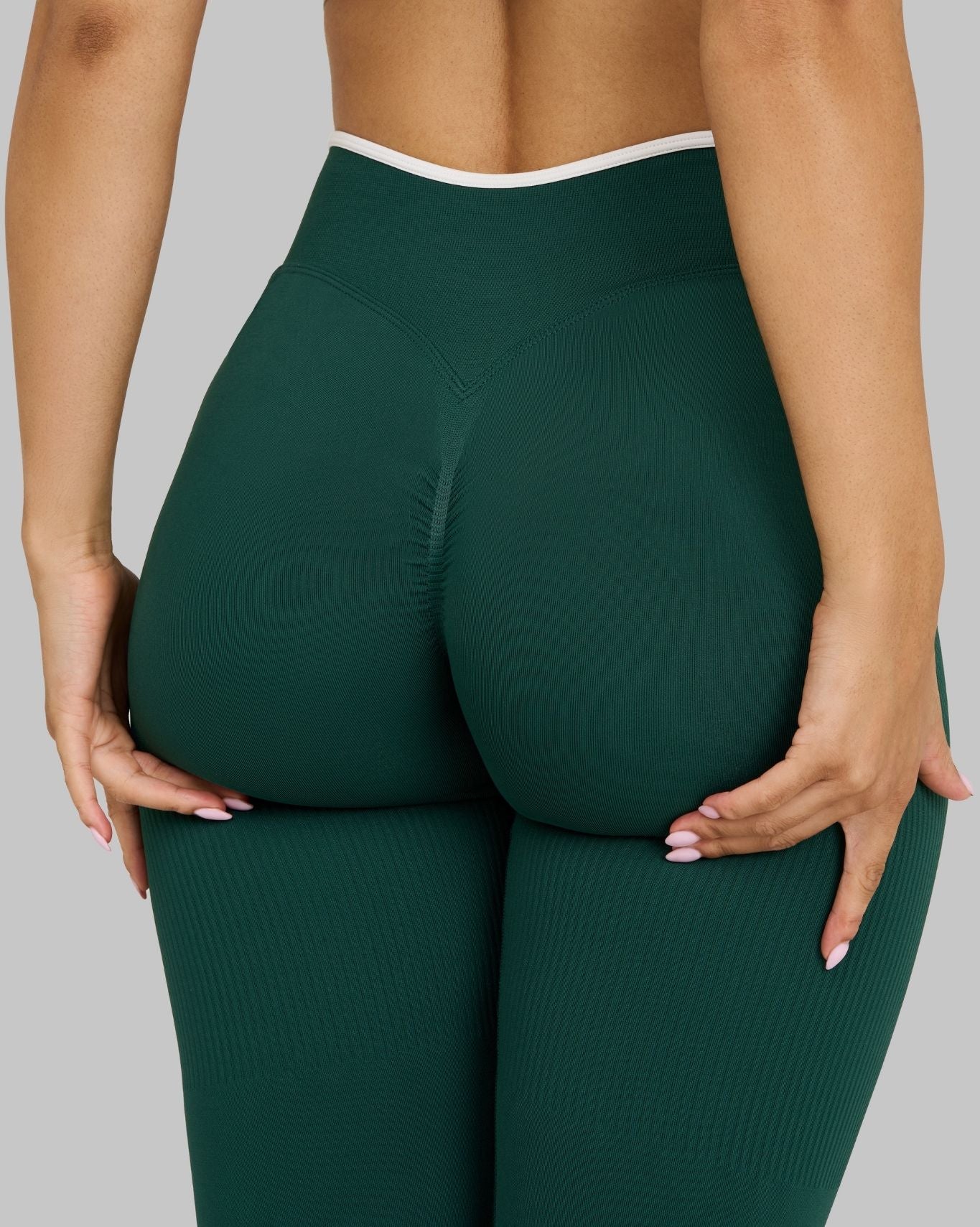 Outline V Waist Leggings | Pine Green