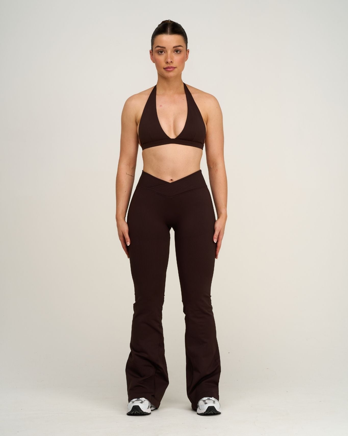 Elevate™ Sculpting Mid V-Waist Scrunch Flare | Coffee
