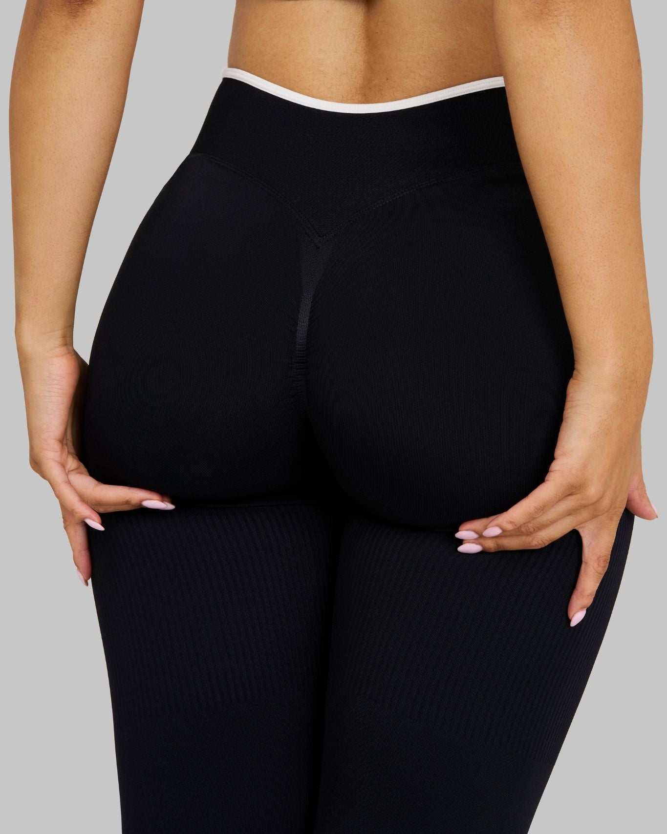 Outline V Waist Leggings | Night Black