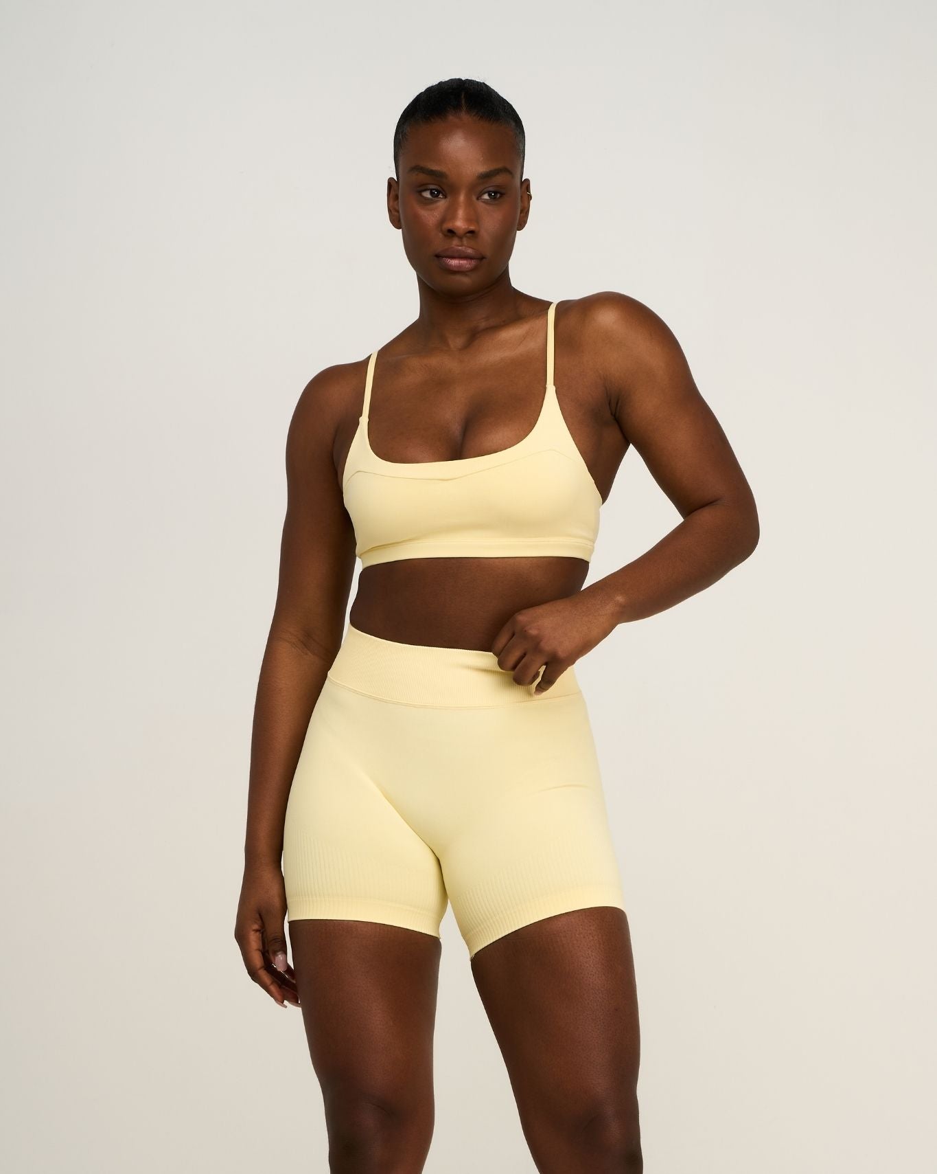 Elevate™ Sculpting Seamless Scoop Neck Bra | Golden Butter