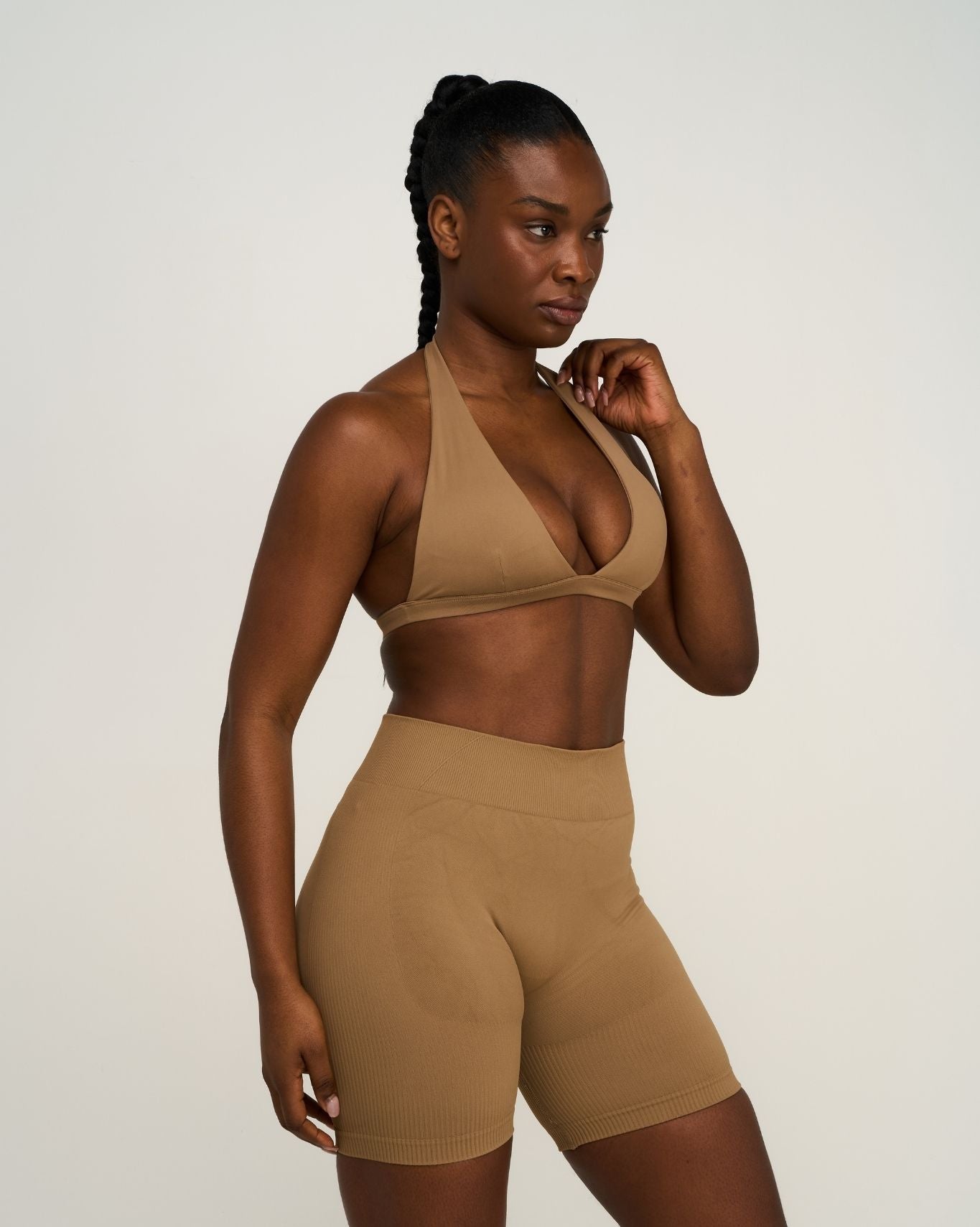 Elevate™ Sculpting Seamless V-Neck Halter Bra | Toffee