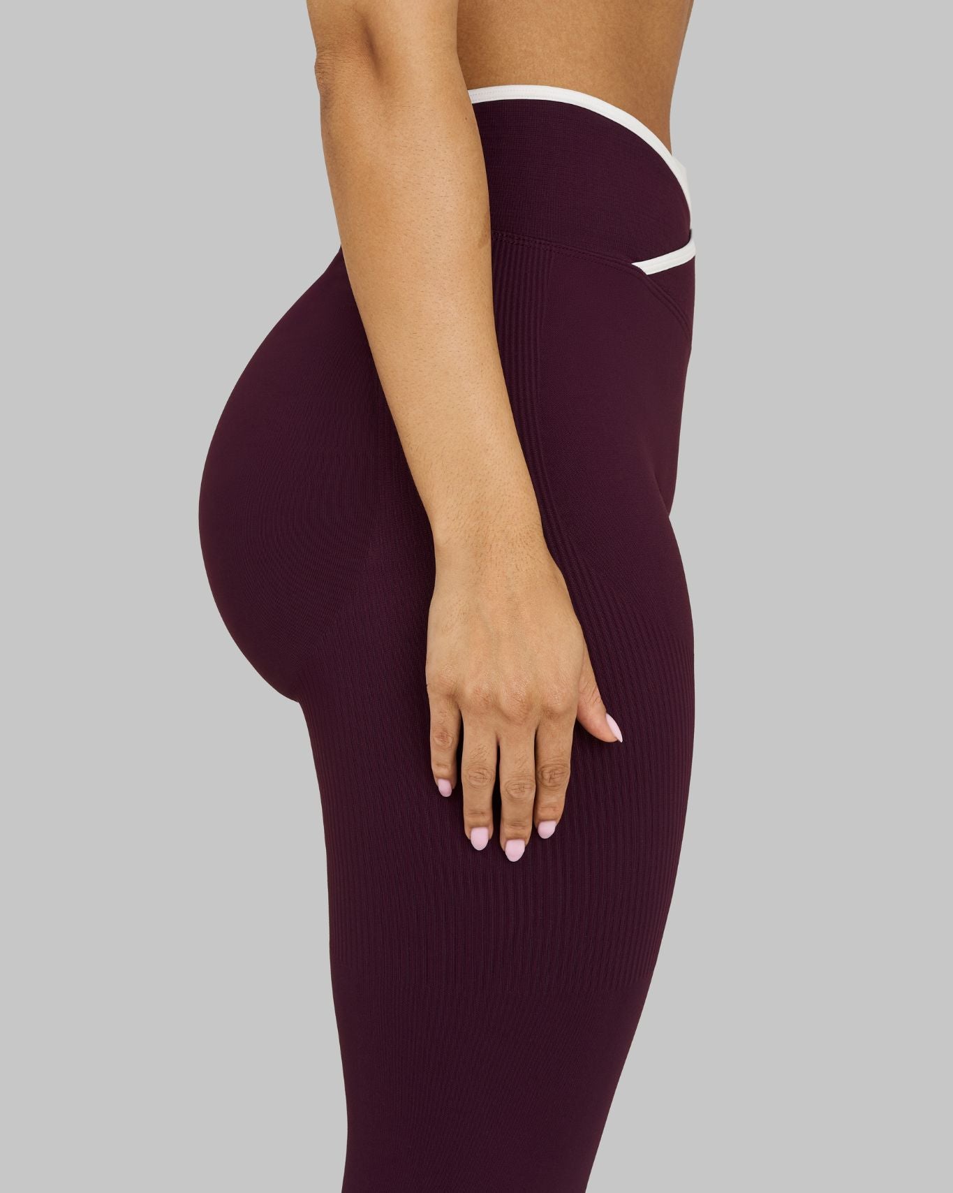 Outline V-Waist Leggings | Winter Plum