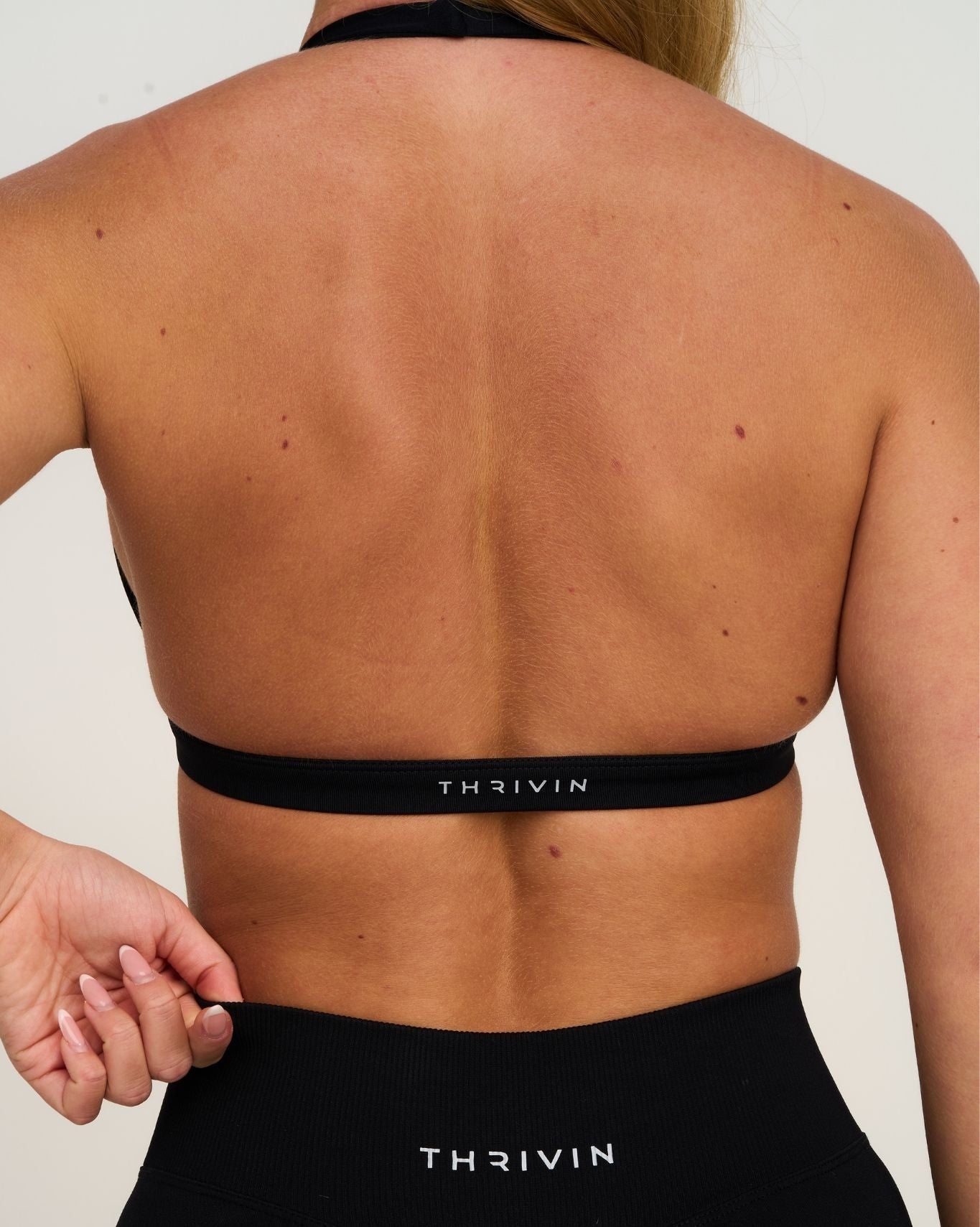 Elevate™ Sculpting Seamless V-Neck Halter Bra | Black